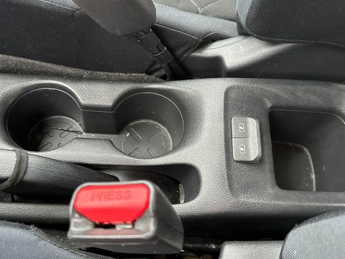 Used 2018 Nissan Kicks S image 30