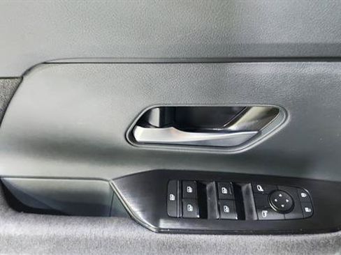 Certified 2025 Nissan Kicks SV FWD image 17