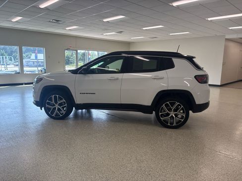 Used 2024 Jeep Compass Limited w/ Elite Group AWD/4WD image 10