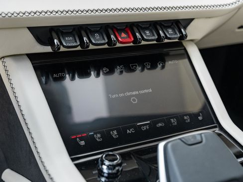 Used 2025 Lamborghini Urus SE image 42