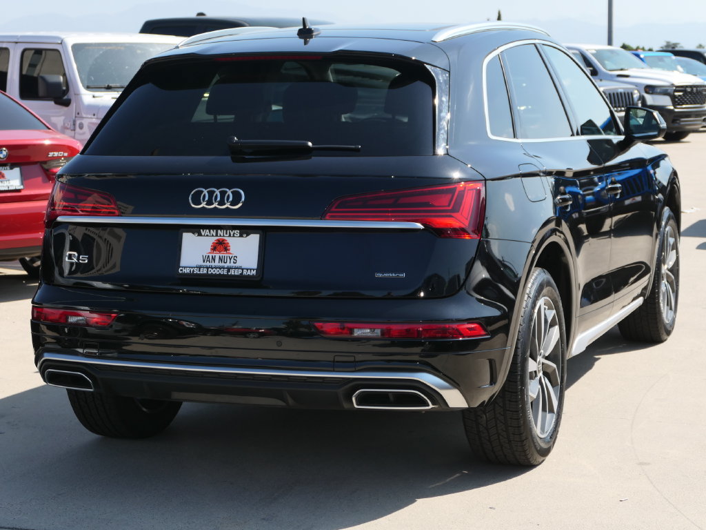 Used 2023 Audi Q5 2.0T Premium w/ Convenience Package AWD/4WD image 3