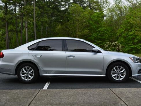 Used 2018 Volkswagen Passat 2.0T S w/ Driver Assistance Package image 4