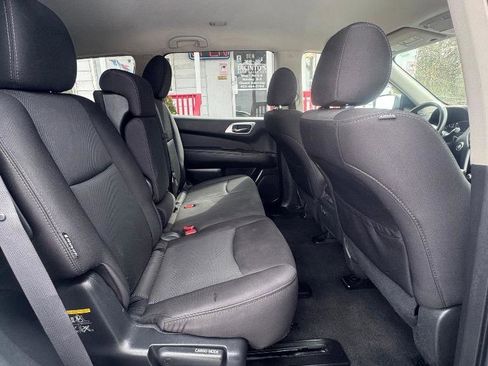 Used 2020 Nissan Pathfinder SV image 21