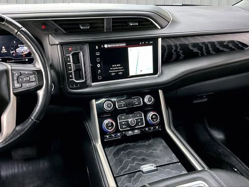 Used 2023 GMC Yukon XL Denali w/ Denali Reserve Package AWD/4WD image 9