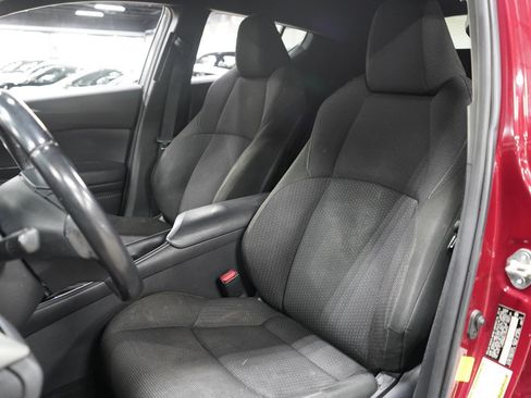 Used 2018 Toyota C-HR XLE FWD image 12
