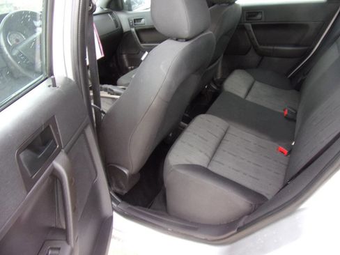 Used 2010 Ford Focus SE image 3