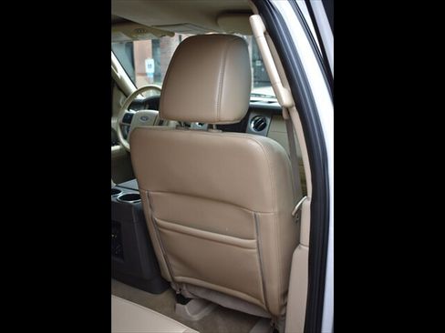 Used 2013 Ford Expedition EL XLT image 29