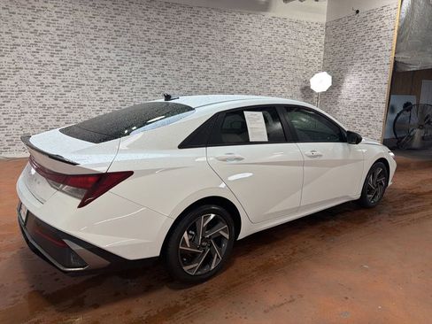 Certified 2025 Hyundai Elantra Sport FWD image 6