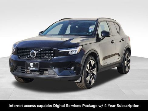 Certified 2025 Volvo XC40 B5 Plus AWD/4WD image 5