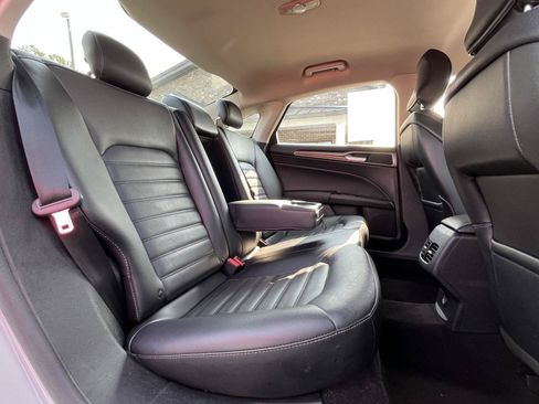Used 2017 Ford Fusion SE w/ Fusion SE Technology Package FWD image 17