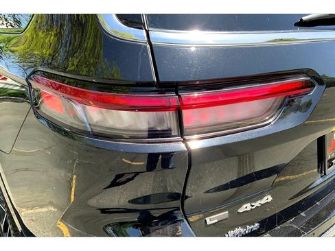 Used 2022 Jeep Grand Cherokee L Overland AWD/4WD image 32