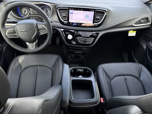 New 2026 Chrysler Pacifica Select image 17
