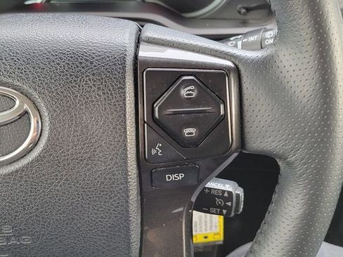 Used 2018 Toyota 4Runner TRD Off-Road Premium AWD/4WD image 31