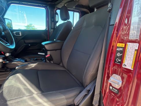 Used 2021 Jeep Gladiator Sport AWD/4WD image 18