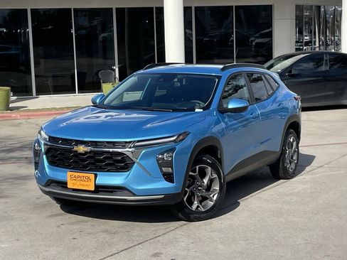 Certified 2025 Chevrolet Trax LT image 9