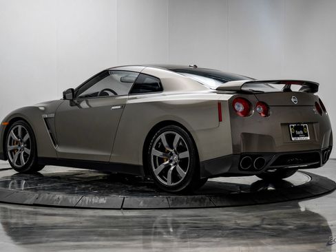 Used 2009 Nissan GT-R Premium image 12