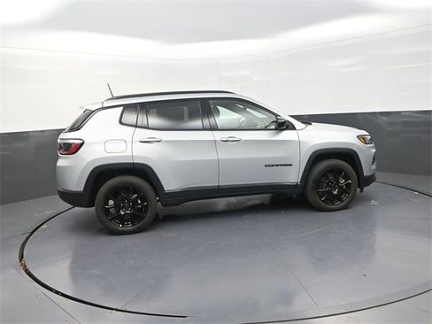 New 2026 Jeep Compass Latitude image 8