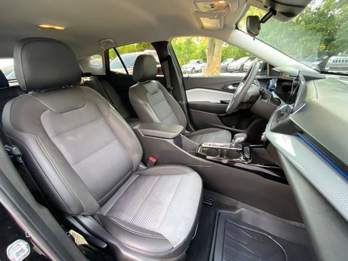 Used 2025 Chevrolet Trax LT FWD image 40