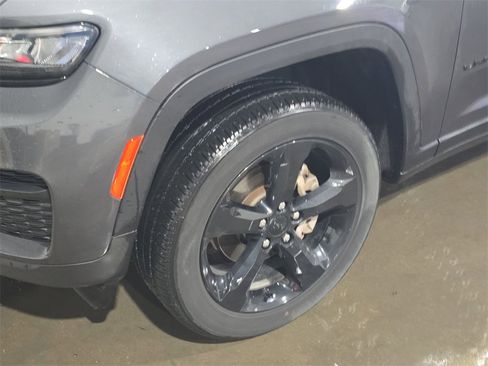 Used 2022 Jeep Grand Cherokee Altitude image 15