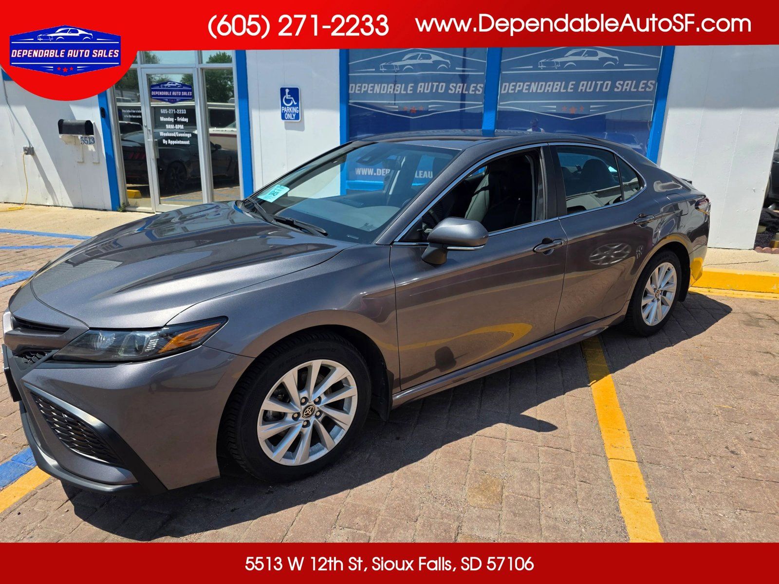 Used 2023 Toyota Camry SE FWD image 1