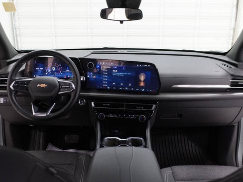 Used 2024 Chevrolet Traverse LS FWD image 29