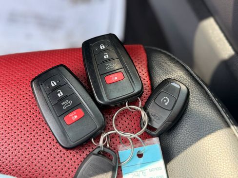 Used 2023 Toyota Highlander XSE AWD/4WD image 35