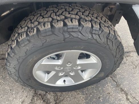 Used 2012 Jeep Wrangler Unlimited Sport image 17