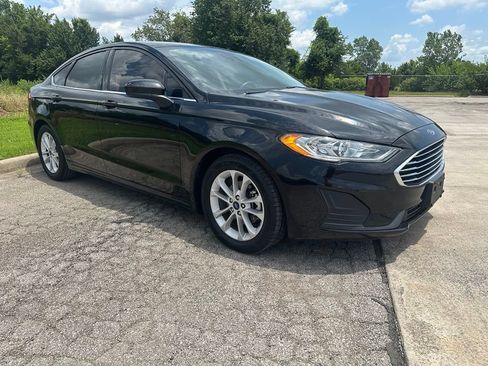 Used 2019 Ford Fusion SE FWD image 4