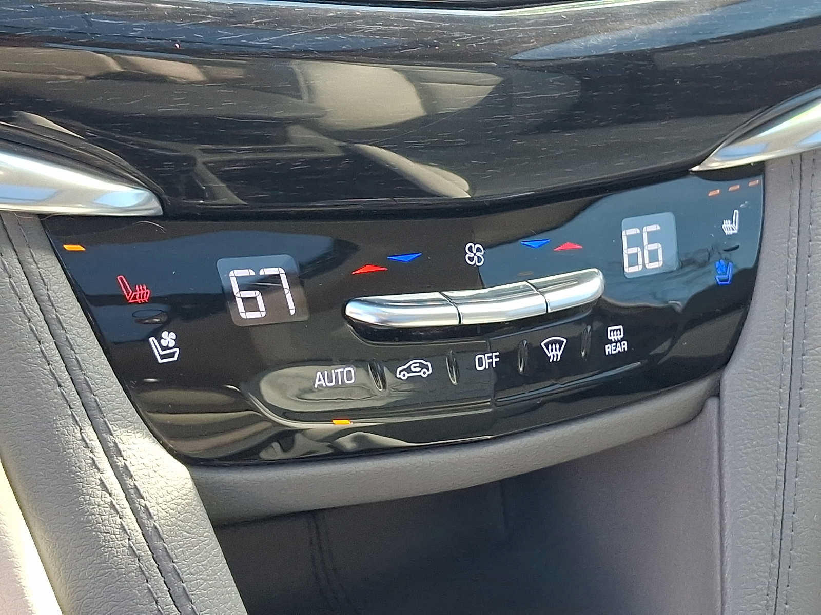 Used 2020 Cadillac XT6 Premium Luxury FWD image 17