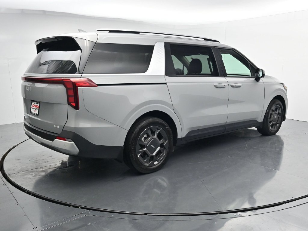 Used 2025 Kia Carnival EX FWD image 8