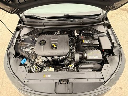 Used 2019 Hyundai Elantra SE w/ Cargo Package FWD image 12