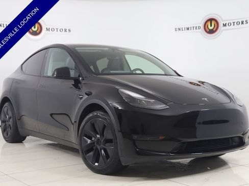 Used 2024 Tesla Model Y Long Range AWD/4WD image 1