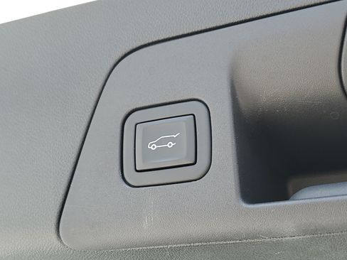 Used 2023 Buick Envision Essence w/ Technology Package I FWD image 11