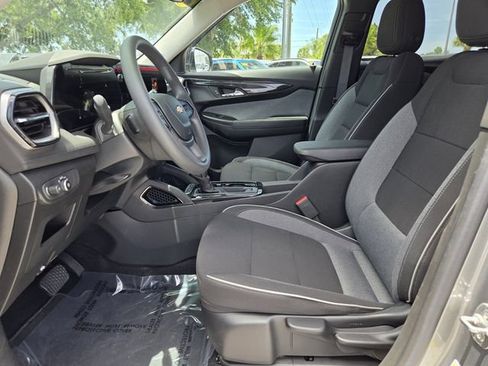 Used 2024 Chevrolet TrailBlazer LS w/ LS Convenience Package FWD image 13