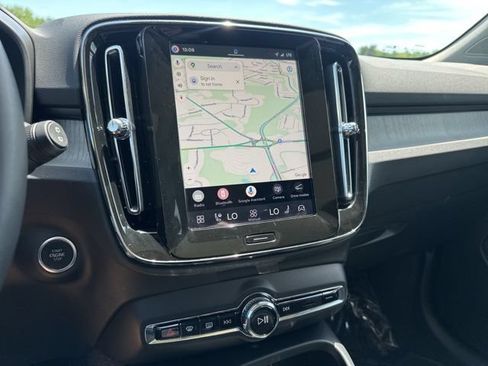 Certified 2026 Volvo XC40 B5 Plus AWD/4WD image 23