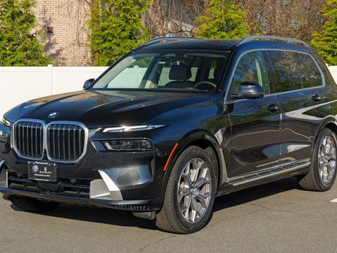 Used 2024 BMW X7 xDrive40i w/ Climate Comfort Package AWD/4WD image 3