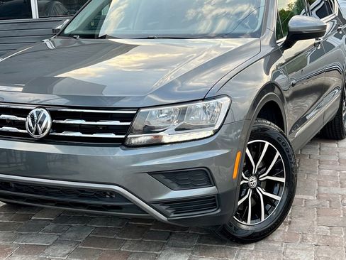 Used 2021 Volkswagen Tiguan SE w/ Panoramic Sunroof Package image 25