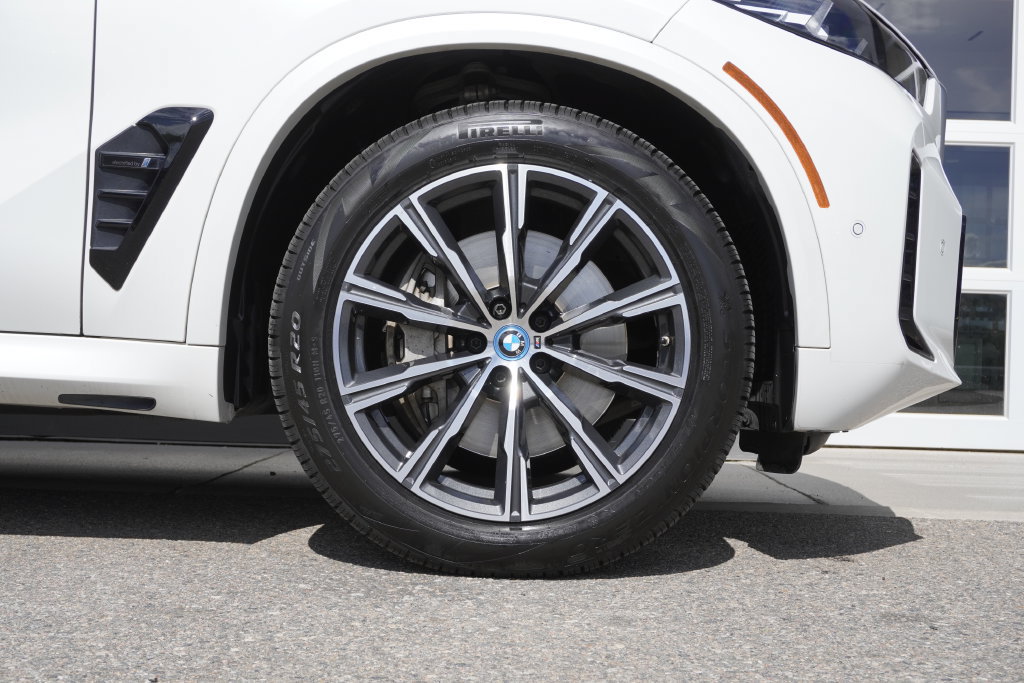 Used 2024 BMW X5 xDrive50e w/ M Sport Package AWD/4WD image 35