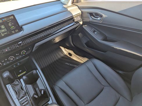 Used 2025 Honda Accord EX-L image 19