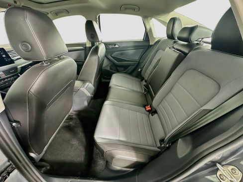Used 2025 Volkswagen Jetta SE FWD image 27
