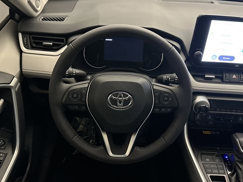 Used 2025 Toyota RAV4 XLE Premium image 19