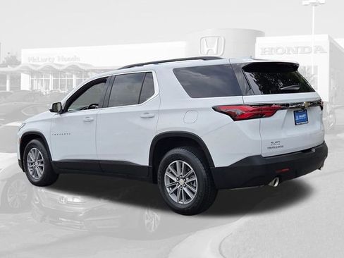 Used 2023 Chevrolet Traverse LT FWD image 3