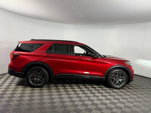 Used 2025 Ford Explorer ST image 7