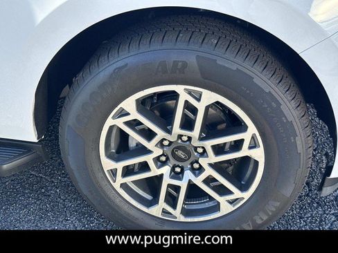 New 2025 Ford Expedition Active image 12