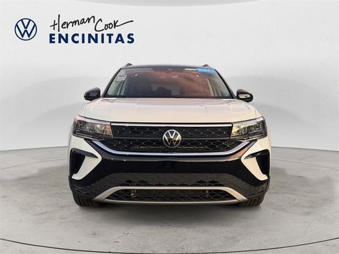 Certified 2023 Volkswagen Taos SE w/ Panoramic Sunroof Package image 8