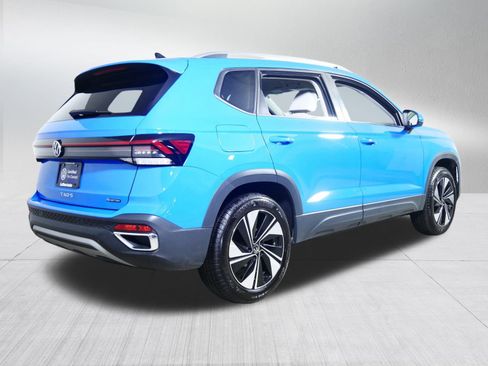 Used 2025 Volkswagen Taos SE image 7