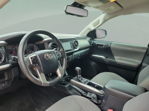 Used 2019 Toyota Tacoma SR5 AWD/4WD image 10