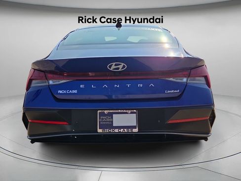 Used 2024 Hyundai Elantra Limited image 6