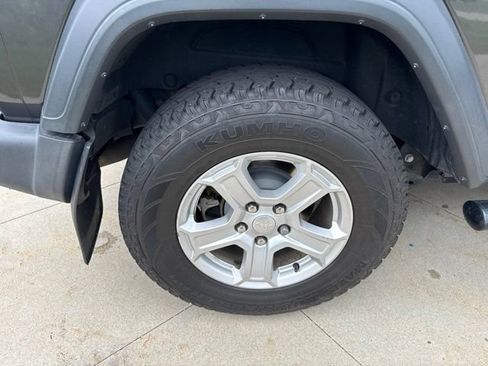 Used 2018 Jeep Wrangler Sport AWD/4WD image 10
