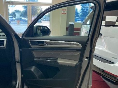 Used 2022 Volkswagen Atlas Cross Sport SE AWD/4WD image 8